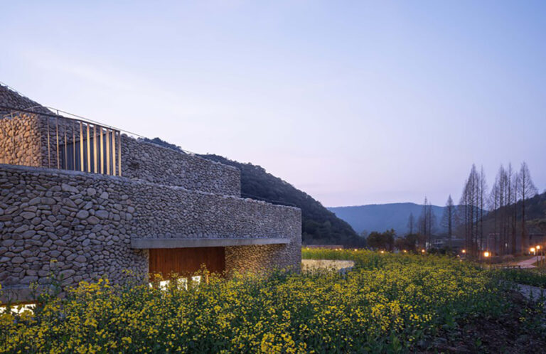 Embracing Nature: A Vernacular Museum in Ningbo