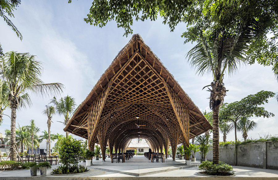 Embracing Bamboo: The Keeng Seafood Restaurant by BambuBuild