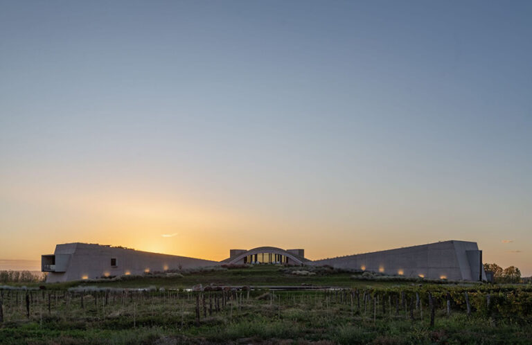 Integrating Landscape: Alpamanta Winery by Japaz Guerra Arquitectos