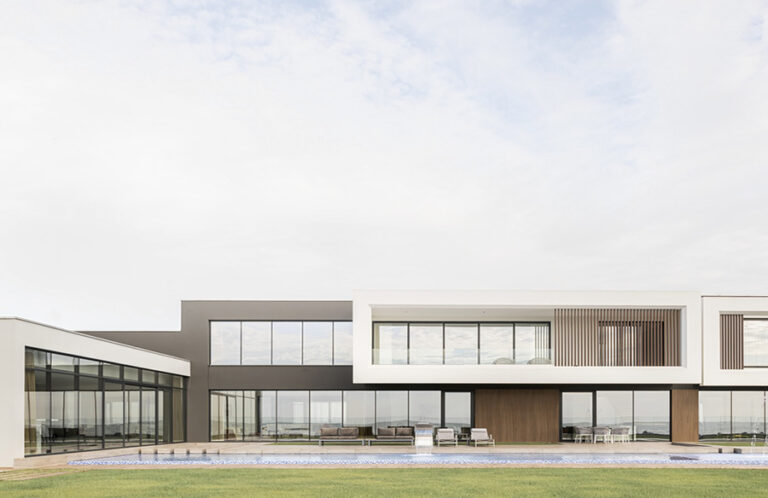 The Seasons House: A Blend of Functionality and Luxury in Conakry, Guinea