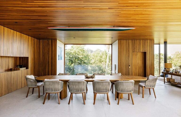 Embracing Nature: Residência VJC in Guarujá