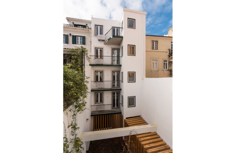 Sb44 Building by ÔCO